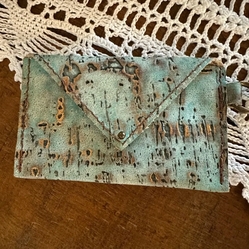 Chic Distressed Green Wallet with Keychain